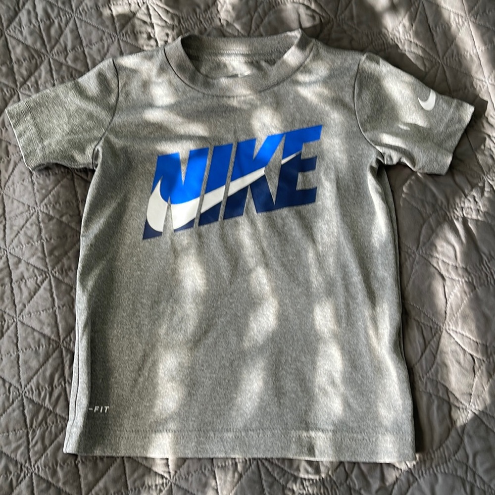 4T Nike Dri-fit shirt in perfect condition.